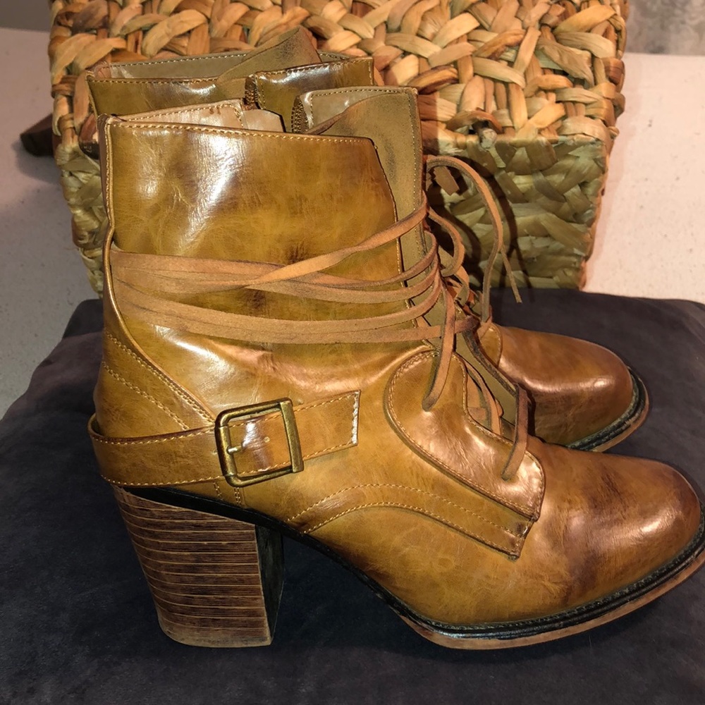 Heeled booties
